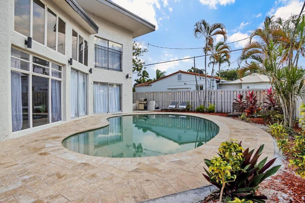 Stunning 2 Story Villa With Pool فورت لودرديل المظهر الخارجي الصورة