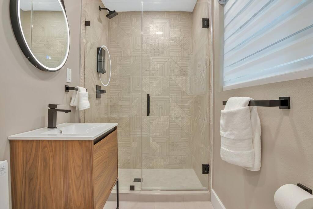 Stunning 2 Story Villa With Pool فورت لودرديل المظهر الخارجي الصورة