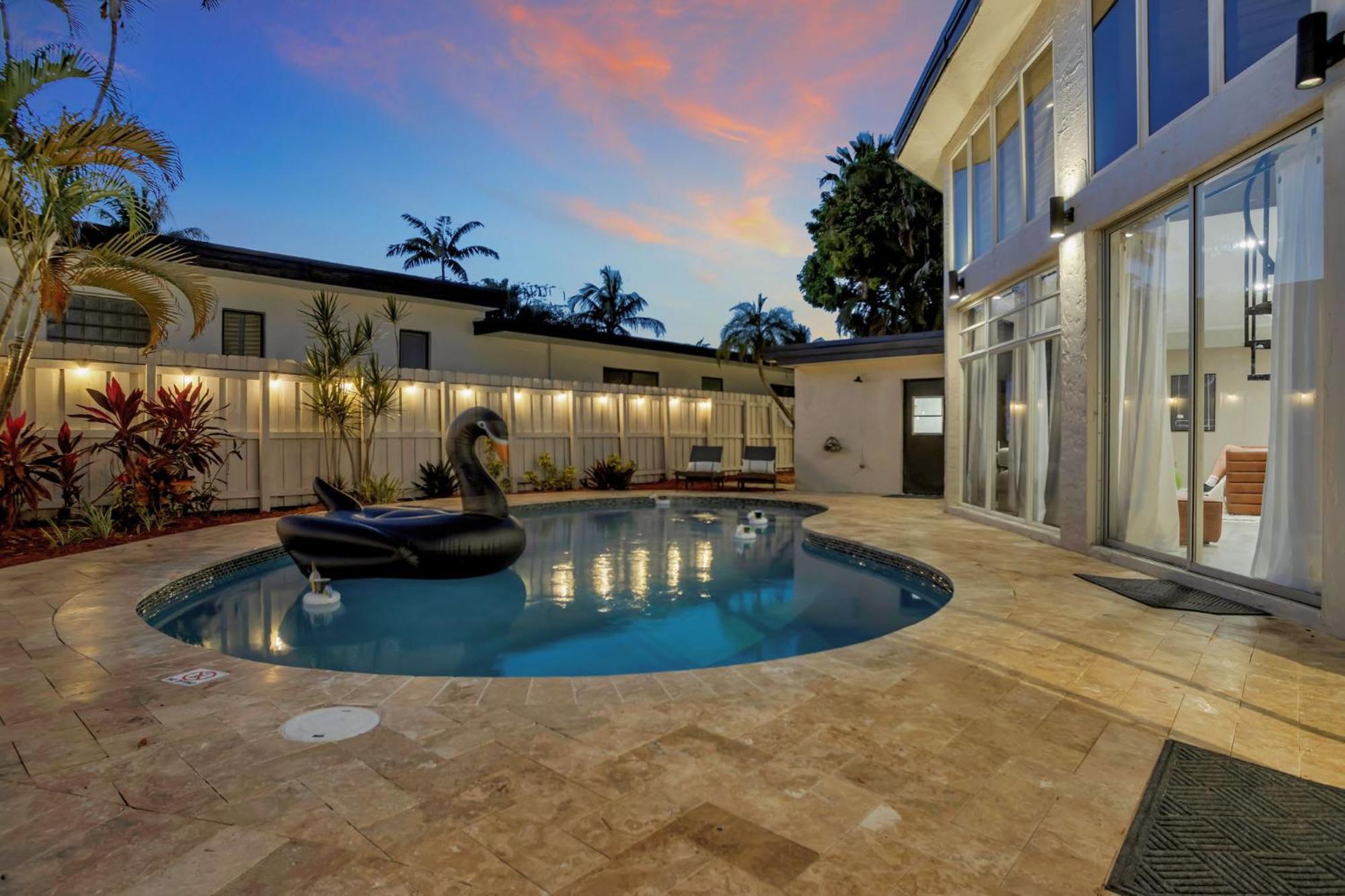 Stunning 2 Story Villa With Pool فورت لودرديل المظهر الخارجي الصورة