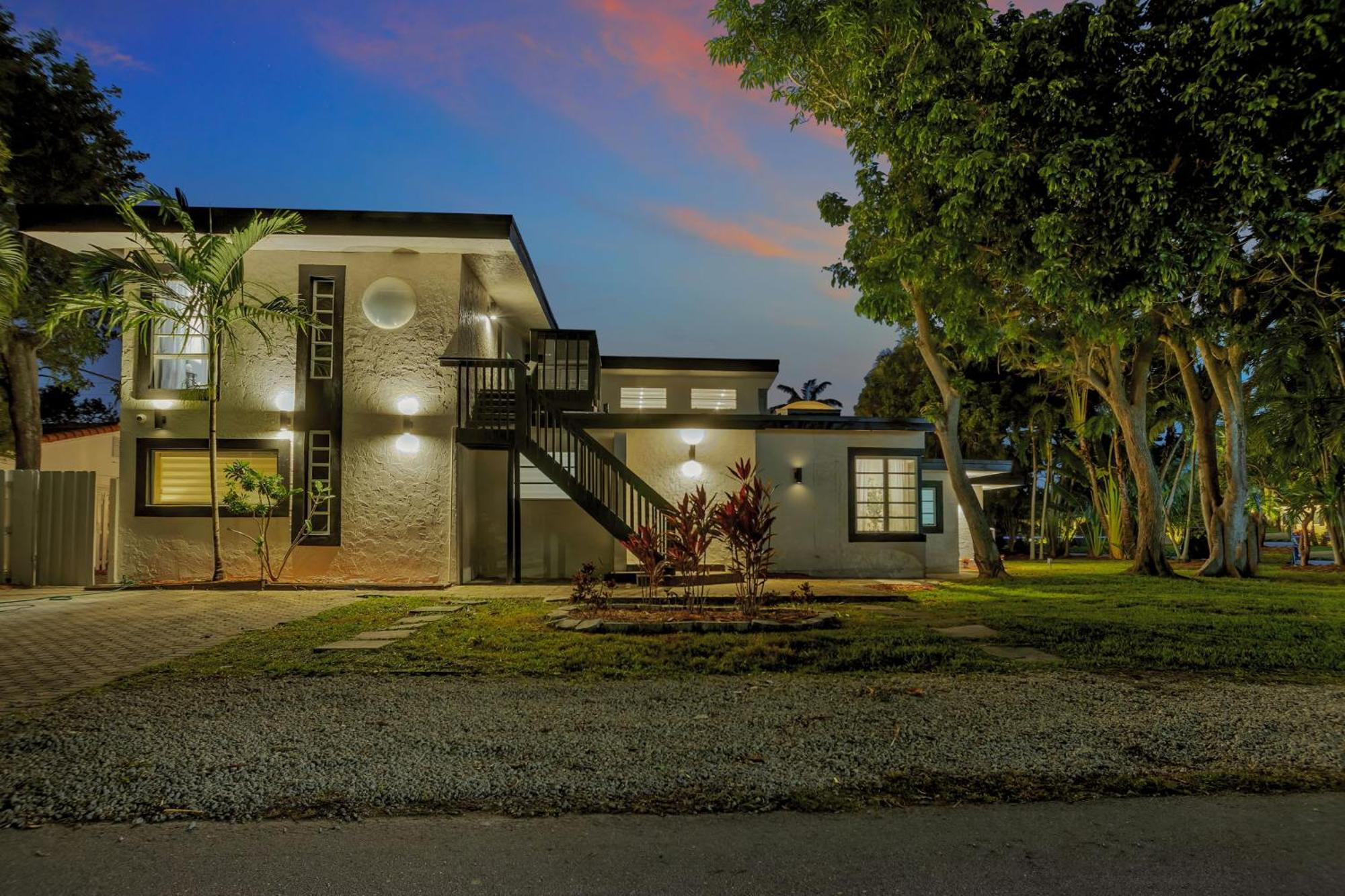 Stunning 2 Story Villa With Pool فورت لودرديل المظهر الخارجي الصورة
